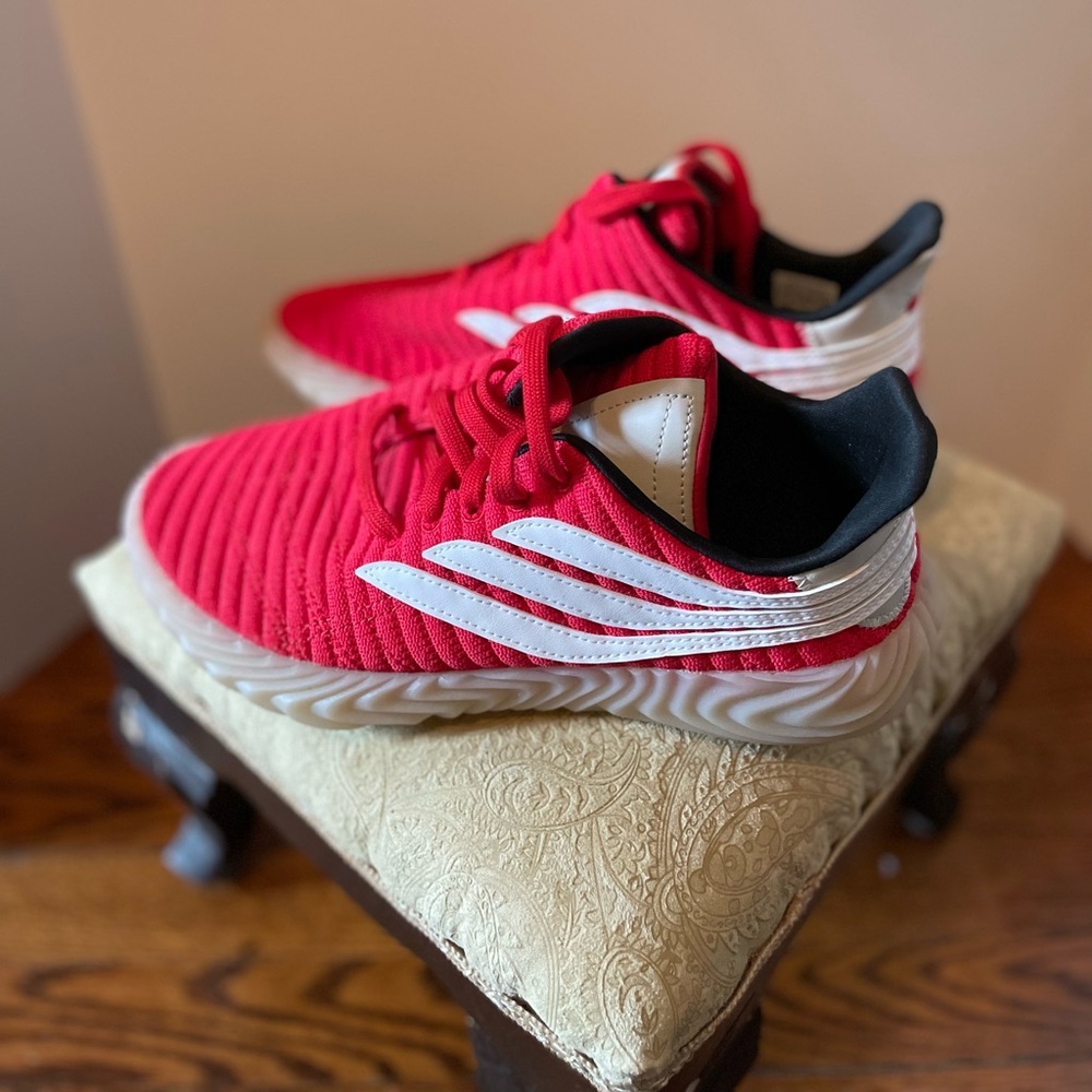 adidas Red and White Sneakers Vibrant Low-Top Design